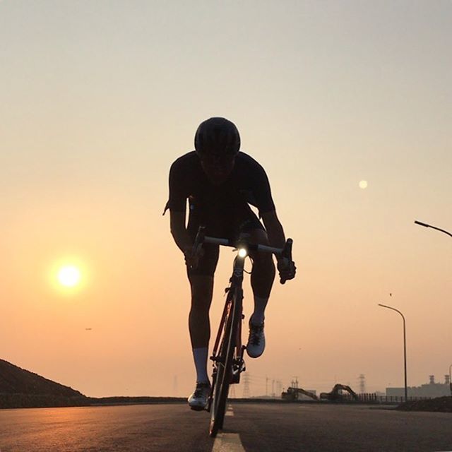 GUEE_Intl's tweet image. ·
Get outside ,watch the sunrise .
•
•
#GUEE #RideSmart #frontlight #SOL300e.
•
•
#cycling #cyclingtips #cyclinglife #cyclingphotos #bikelife #bikelights #bicycling #loveroadbikes #sunrise #outsideisfree #tothesun #bestoftheday #bestbikekit #beautyofcycling #photooftheda…
