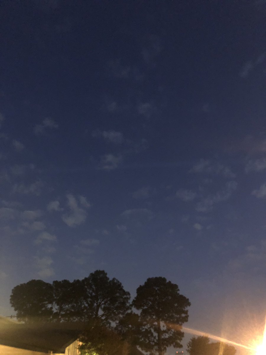 LetsTalkNOLA's tweet photo. This is new! @MargaretOrr what’s the line in the sky tonight? https://t.co/nR0477uy57