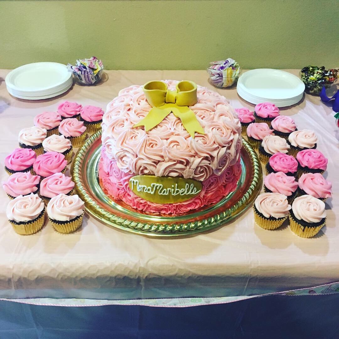 OnIdlewild's tweet photo. Happy Monday!!! I hope everyone had a fantastic weekend! I certainly did! I got to celebrate the newest addition to our family at my niece’s baby shower, and I also had the honor of baking the cake and cupcakes💕 #babyshower #prettyinpink #cakedecorating  #happymonday https://t.co/oFBIFDY0vG