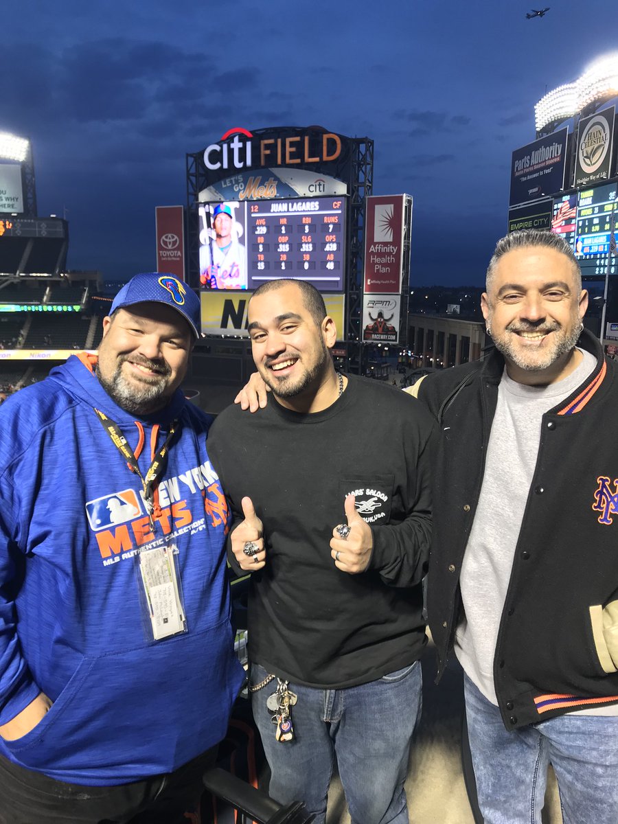 daveaplus's tweet photo. Another chilly nail biter @mfishbein44 @johnnysfgiants @KingcougarMike @eddiesofficials @longballgirl @rstones199 @rstones199 @DavesMetsDugout @velcrobaby @joescondotto @royaltytoursusa @eddiehoops1 @gilligan80 #wheelsup #citi @PaulyPrideNY @JBeeLee https://t.co/jYUN0sGuZ3