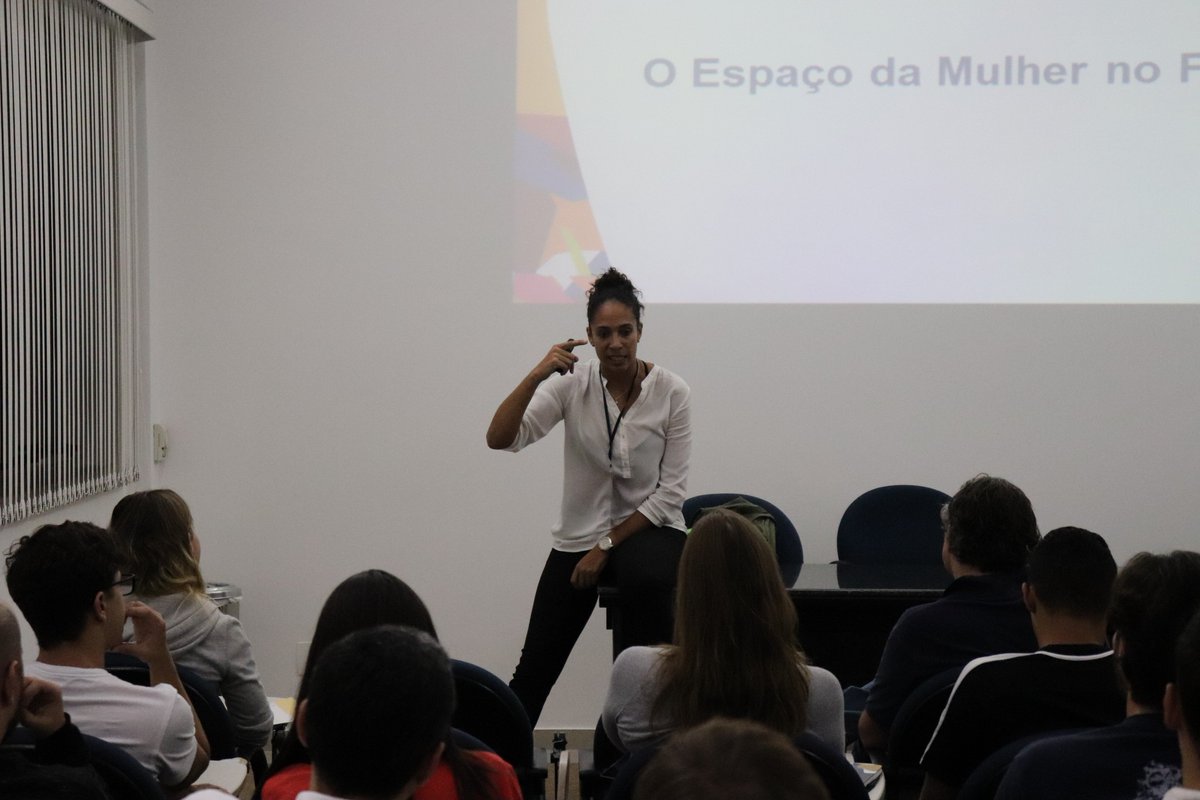 escolathe360's tweet photo. #CursoBFC
Quem abre a noite hoje é Aline Pellegrino. Falando sobre o desenvolvimento do futebol feminino e deu trabalho na Federação Paulista de Futebol.
#BusinessFutebolClube #GestaoEsportiva #FutebolFeminino https://t.co/egWyiZskRS