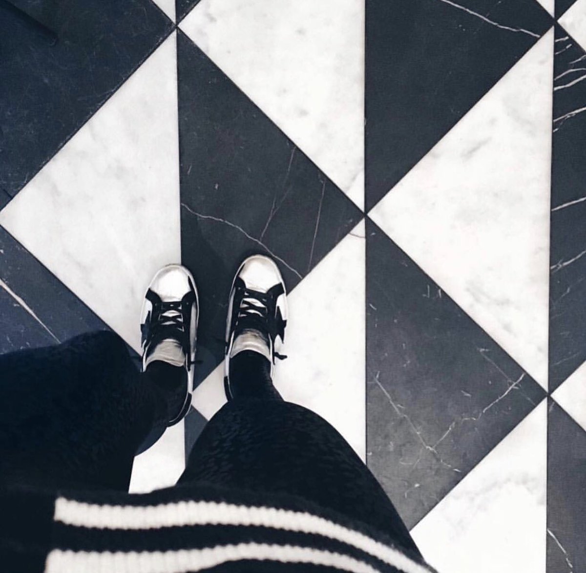 YourFinery's tweet photo. Monochrome Mondays. #OOTD 🖤🖤 https://t.co/PBphkKAKyk