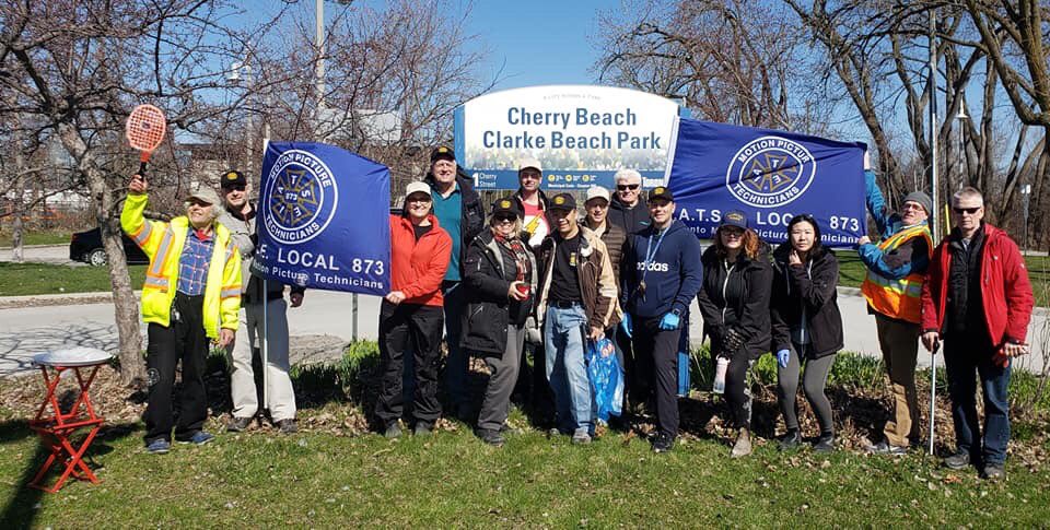BA_IA873's tweet photo. @iatse873 members and permits clean up Cherry Beach as part of #xoTO neighbourhood givebacks.  All part of #CleanToronto https://t.co/xuOoJORHAj