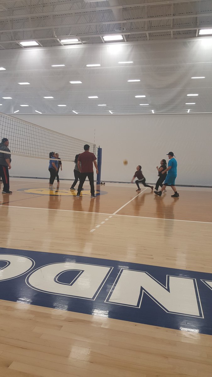 BrandonPent's tweet photo. Recreational volleyball night for PENT students!  Two courts and over 25 participants... what a great turnout! https://t.co/0rR65bny9H