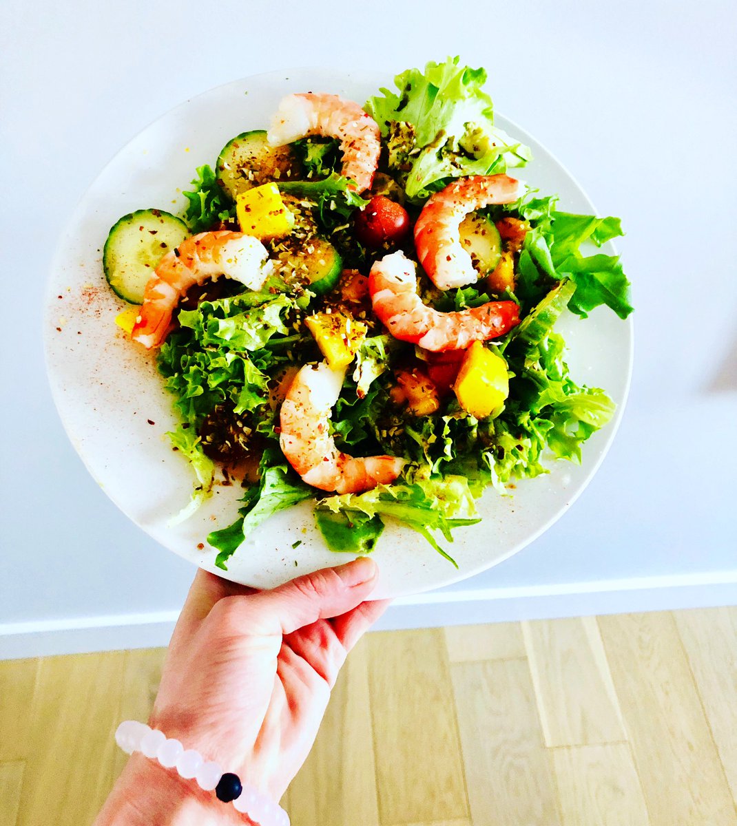 CrysMacGregor's tweet photo. Sometimes all you need is a big, beautiful, 🌈 salad 🥗 to brighten your day. 

#RD #salad @halfyourplatecanada @homeofepicure #goodfoodrealfast https://t.co/1dZyy4CDMd
