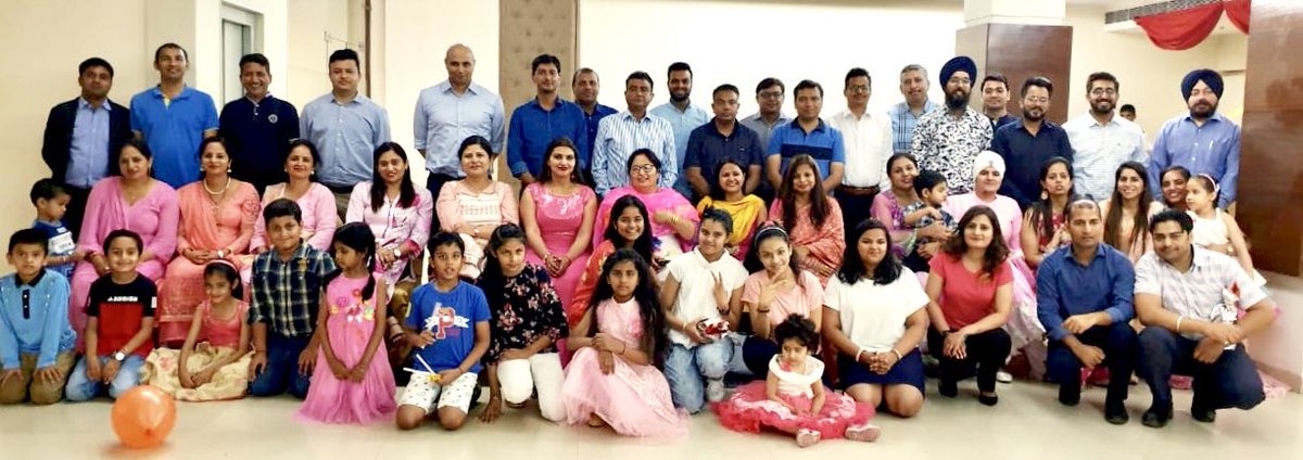 tavarejay's tweet photo. Lovely to see the wonderful jovial and inclusive @smartDataIncLtd leadership and their family jingle and mingle in an entertaining night with a great theme of blue and pink https://t.co/tu83Cn7ic7