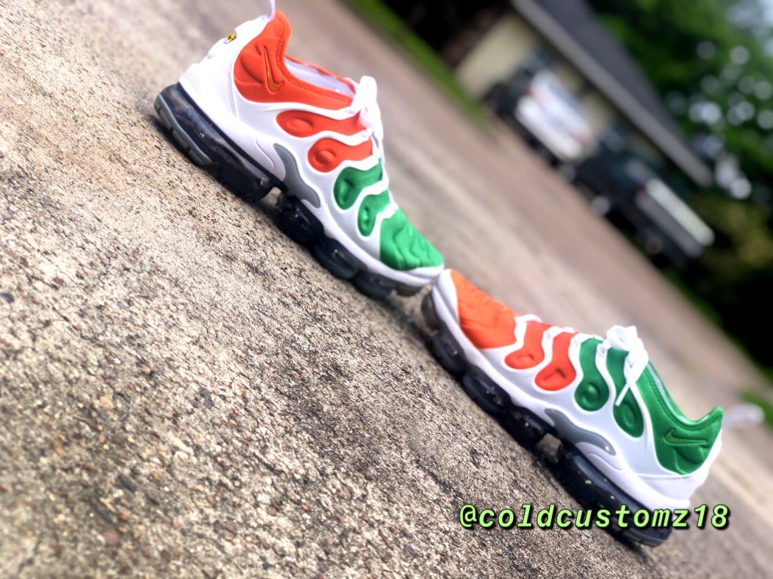 SneakerHead_Co's tweet photo. Grind until somebody take notice, then go harder #ColdCustomz18 #AngelusDirect #AngelusPaint #AngelusBrand #VaporMax #Nike #JustDoIt #MixItUp https://t.co/PUNPYXoffT