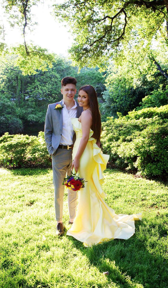 jennaleee__'s tweet photo. PROM 2019 💛 https://t.co/nHKR28IeR5