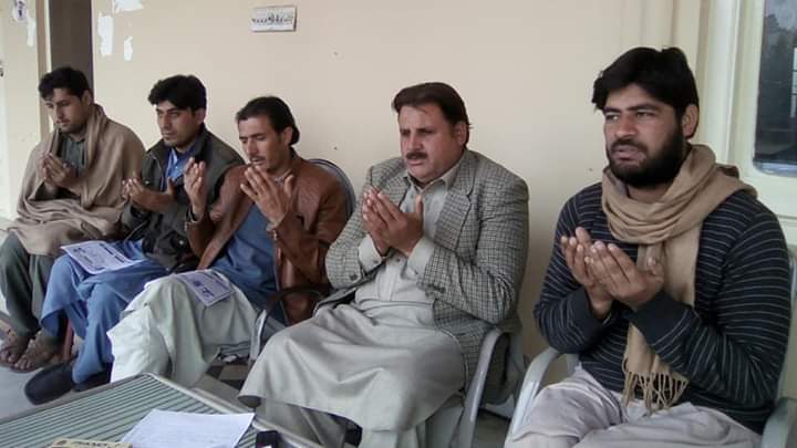 ArshadQwp's tweet photo. چي خوشحال ته وطن اور سو ،چي رحمن زخمي په ګور سو
زه لا څوک يم چي به ژاړم، د زخمي زړه پرهارو نه
#عبدالباري_جهاني https://t.co/csejzbUAwk