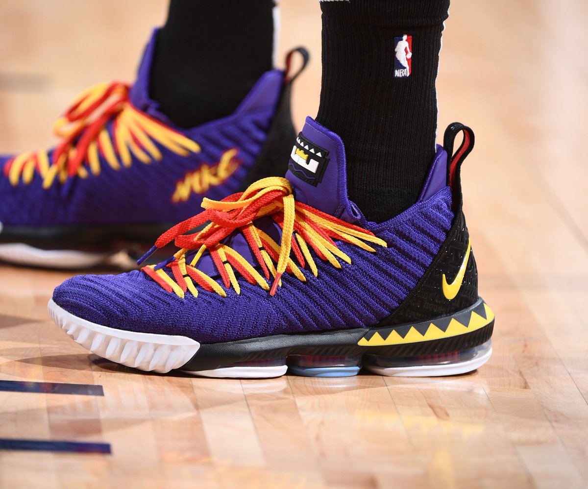 martin lawrence lebron james shoes,OFF 57%,www.concordehotels.com.tr