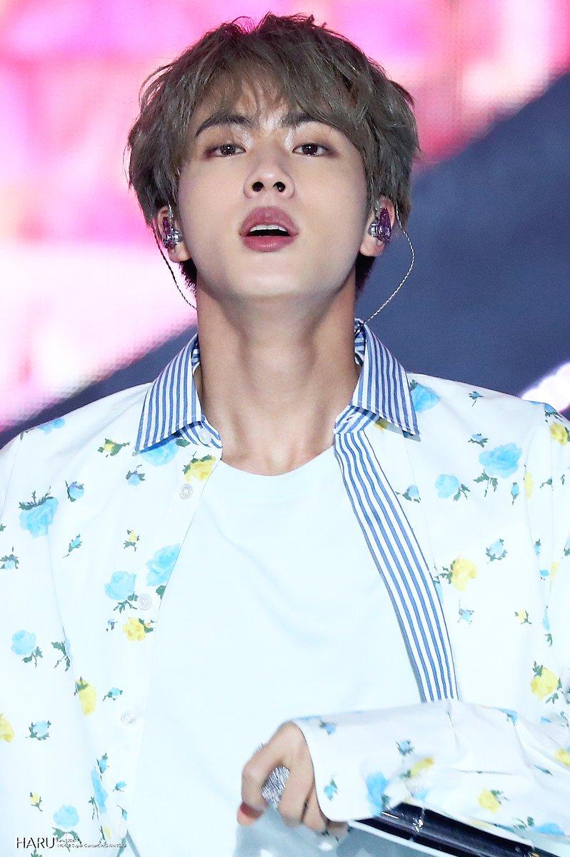 there are more than a hundred pics in this thread what am i even doing  #BBMAsTopSocial BTS  @BTS_twt