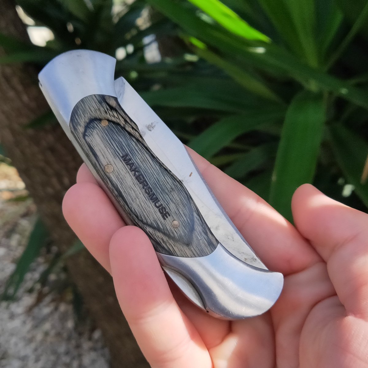 makersmuse's tweet image. The @_Cubiio is pretty small, but it sure is handy for marking things! #pewpewlasers