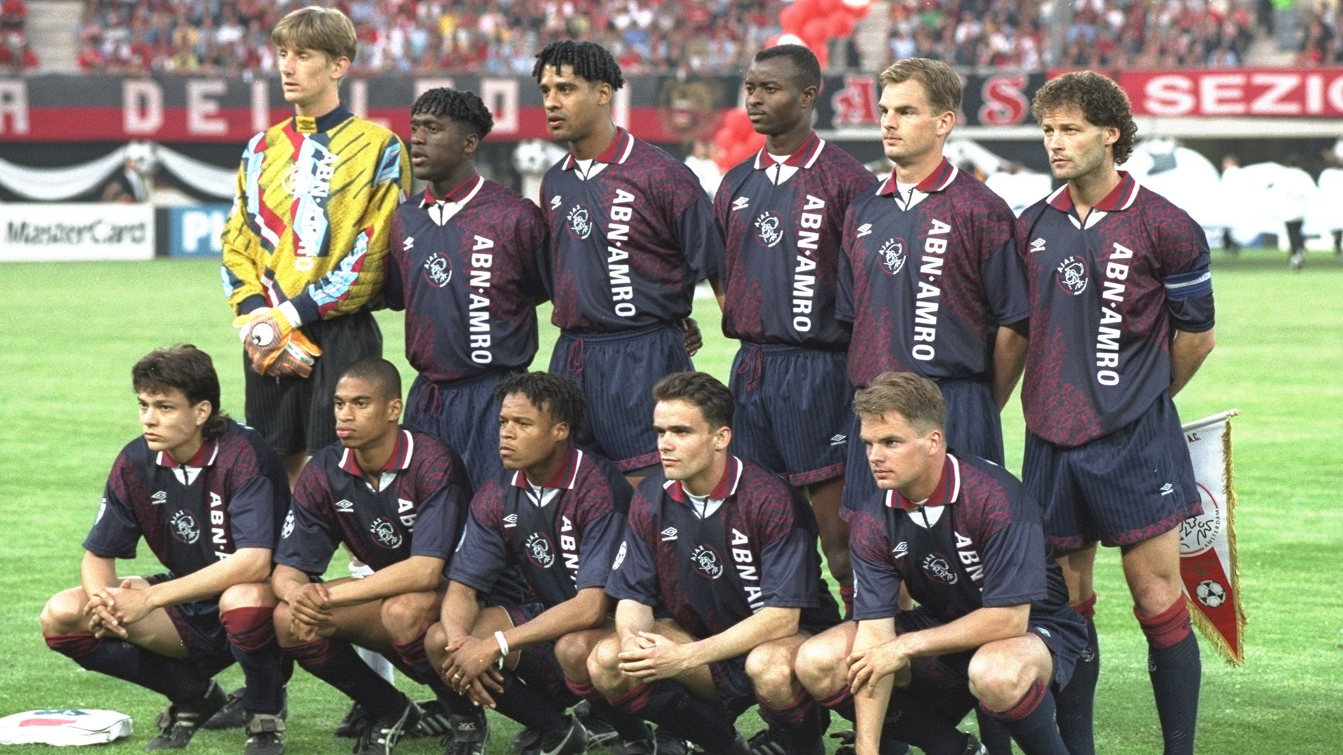 Goal Japan アヤックス 特集 前回cl優勝時は誰がいた 鬼才ファン ハールの極上チーム Gk ファンデルサール Df ライツィハー ブリント Fデ ブール Mf Rデ ブール ライカールト セードルフ リトマネン Fw フィニディ