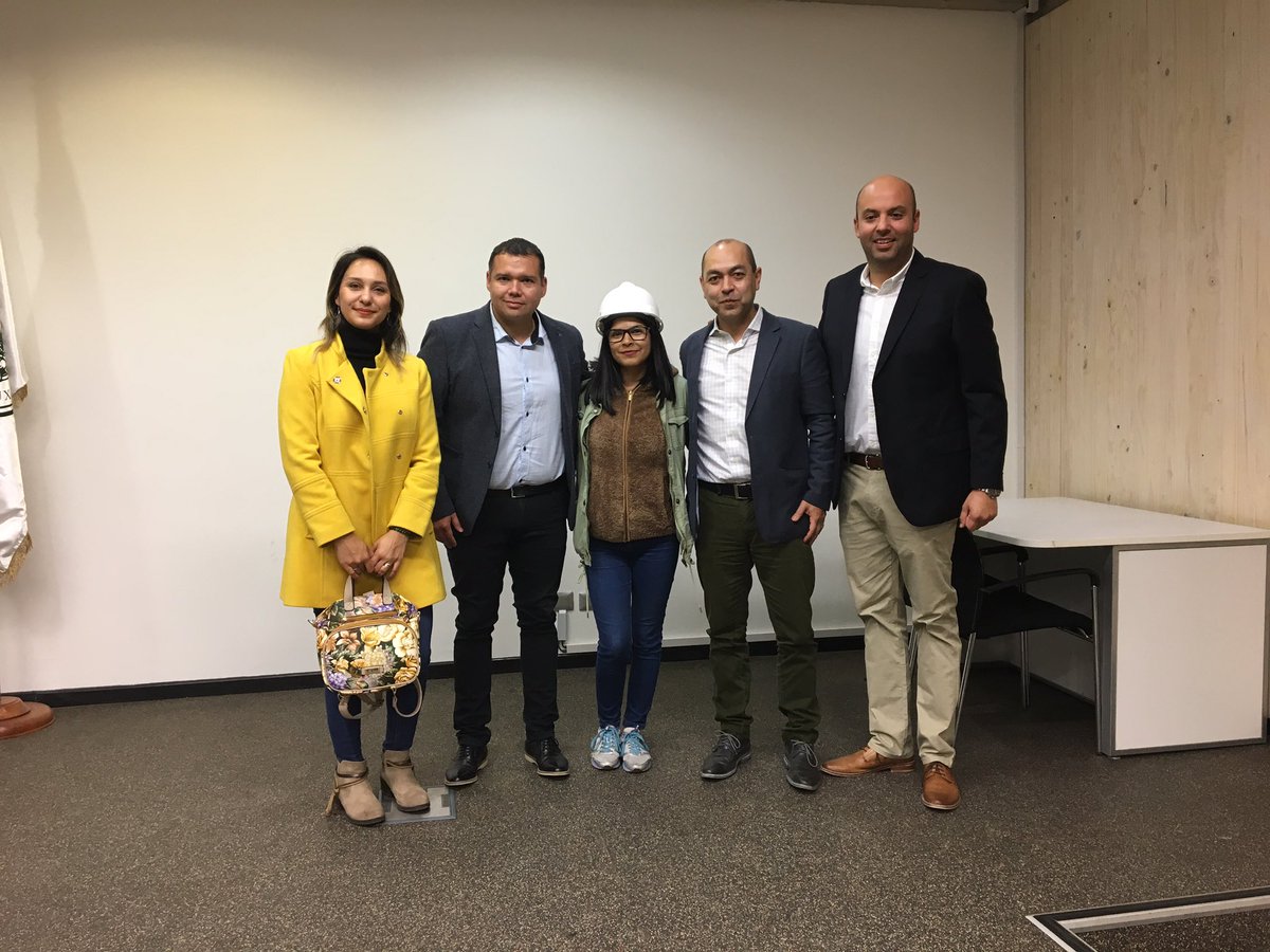huerta_prev's tweet photo. Ceremonia de Investidura #Estudiantes de Técnico en Construcciones Civiles de @StoTomasOvalle #tomasinos @ArielaVC https://t.co/TLzYGUklBZ
