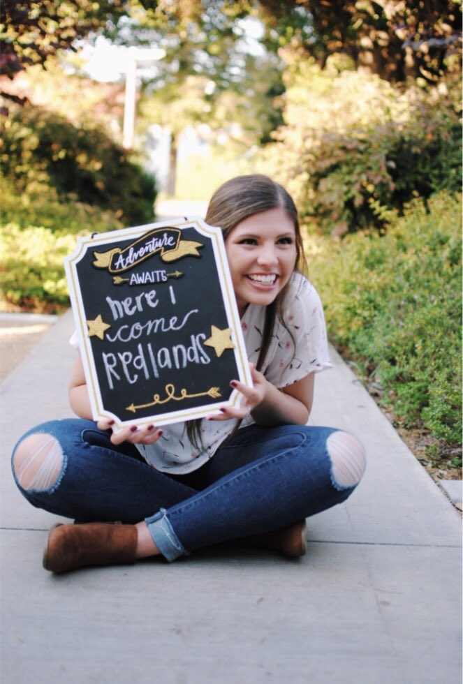 _megan_marie__'s tweet photo. Officially a Bulldog❤️🐶 
#Classof2019 https://t.co/8FWe4P48jY