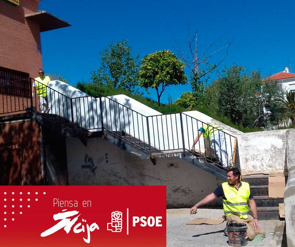 PSOEdeEcija's tweet photo. #PiensaenÉcija #PsoeÉcija

CUMPLIMOS ✅

Actuaciones de mantenimiento y mejoras en mobiliario urbano y espacios públicos: Barriada Alhambra, Doctor Sánchez Malo, Parque Infantil y Rincón Francisco Martín Vera "El Gorrilla". https://t.co/KNurSTzOSW