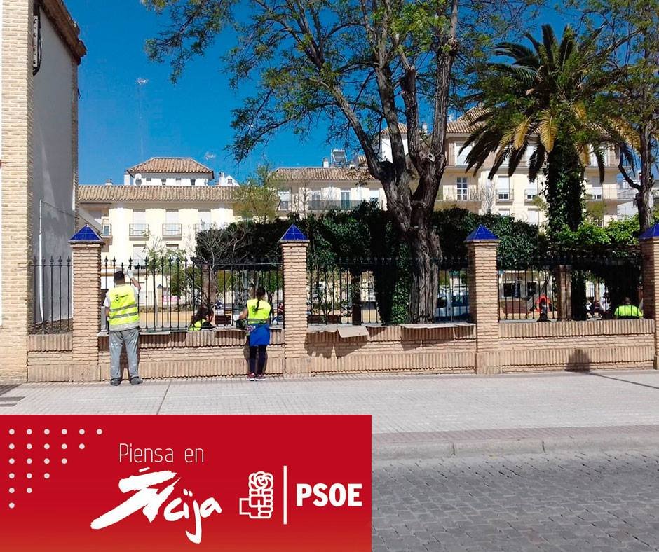 PSOEdeEcija's tweet photo. #PiensaenÉcija #PsoeÉcija

CUMPLIMOS ✅

Actuaciones de mantenimiento y mejoras en mobiliario urbano y espacios públicos: Barriada Alhambra, Doctor Sánchez Malo, Parque Infantil y Rincón Francisco Martín Vera "El Gorrilla". https://t.co/KNurSTzOSW