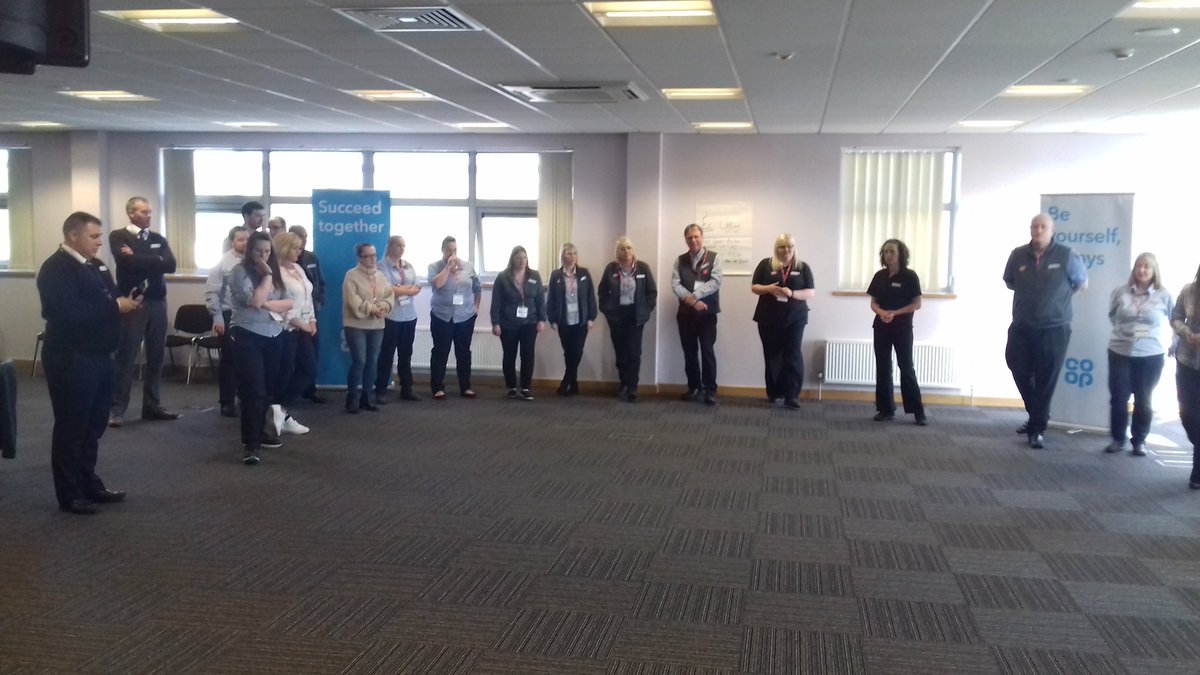 dtomlinson794's tweet photo. NO0408 team leader team manager - Warming up #thecoopway# it'swhatwedo @deananderson634 @KateGraham03 @HawVicky @lee_westwood99 @moorhouse69 @MChambers1412 @furnivalderek @mazieblake12345 https://t.co/uWzRzO27gG
