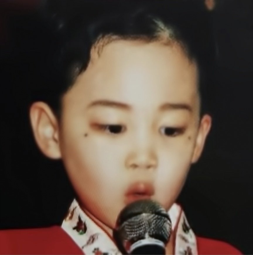 Фотки когда он был маленький. Джеки чан в детстве. Жувам гуртэ. Malinki ribonok. Картинки ленин маленький с кудрявой головой.