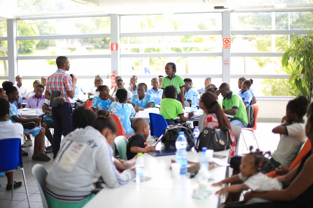 ja_gabon's tweet photo. Chaque année, à mi-parcours, du prog Mini-entreprise a lieu un séminaire annuel de partage regroupant toutes les mini-entreprises des lycées partenaires de la capitale
Le RDV cette année est pris pour le 4 mai à #Bessieux
Venez nombreux !
@Citi @SobragaGabon @TomorrowFd https://t.co/DFT9KckDev