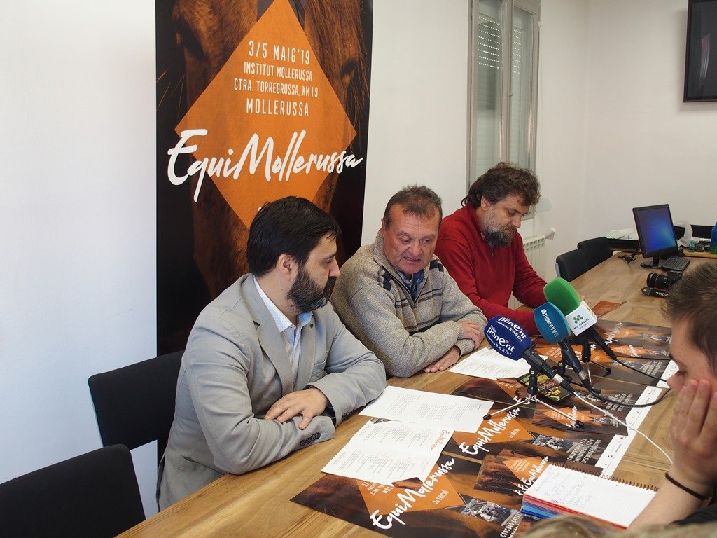 Mollerussa reafirma la seva aposta per la competició eqüestre internacional amb la segona edició d’EquiMollerussa aquest cap de setmana. 
fira.com
@ajmollerussa  <a href="/InsMollerussa/">Institut Mollerussa</a>  <a href="/solsona_marc/">Marc Solsona</a>  <a href="/PoldoSegarra/">🎗Poldo Segarra🎗</a>