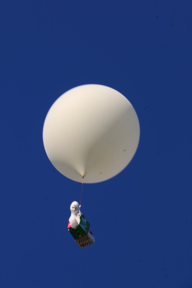 Un año más he asistido al lanzamiento a la estratosfera de las cápsulas.
Os muestro la de @salesianutrera 🎈
#Nearspace