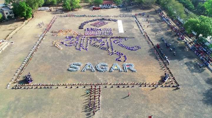 collectorsagar's tweet image. #LokSabhaElections2019  स्वीप प्लान के अंतर्गत @collectorsagar की उपस्थिति में स्थानीय पीटीसी ग्राउंड में लगभग 10,000 विद्यार्थियों ने देश का महात्यौहार लोगो को बनाया @CEOMPElections @JansamparkMP @ECISVEEP #GoVote