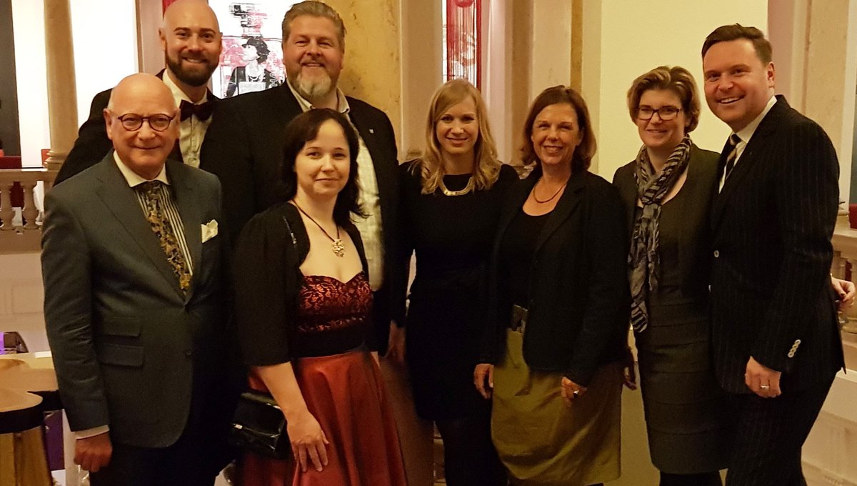 SkalDeutschland's tweet image. Der neue Vorstand von Skal International Deutschland (v.li.): Rolf Wenner, Toni Ritter, Sophie Maus, Thomas Döbber-Rüther, Lena Lütke Deckenbrock, Susanne Heiss , Susanne Brennecke, Hubert Neubacher, Marianne Krohn (nicht im Bild)