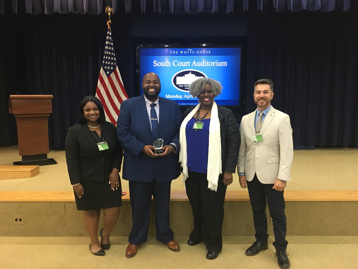 ZestlanSimmons's tweet image. Our first day of Washington Week was mind blowing and life changing. We had the opportunity to meet the President and celebrate @RodRobinsonRVA . @BookerMagnet @AlabamaDeptofEd @MPSAL #alnbct #spinningstrawintogold
#NTOY19 #ALTOY19 #NSTOY19