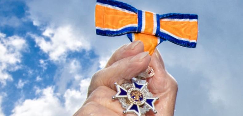 #WAARDERING  
Veel mensen kregen de dag voor Koningsdag een #lintje opgespeld. De 2.880 gedecoreerden bestonden voor maar liefst 2.810 personen uit #vrijwilligers (ca. 98%)

vrijwilligershuisdrechtsteden.nl/nieuws/2810-vr…