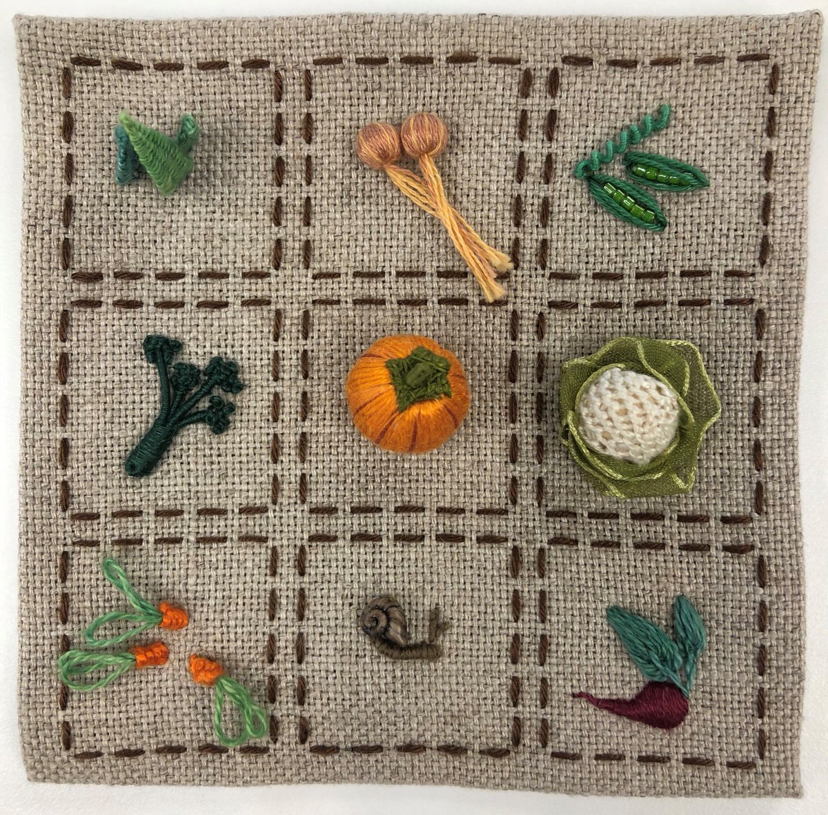RoyalNeedlework's tweet photo. This week is #NationalGardeningWeek and we are celebrating #EdibleBritain. Nothing beats the taste of home-grown fruit and veg, or a home-sewn vegetable patch! Raised Embroidery by RSN Tutor Jacqui McDonald #fresh #vegetables #embroidery #raisedembroidery #homegrown #homesewn https://t.co/GlaHSu2ayA