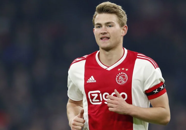 UllalIBT's tweet photo. Raiola wants De Ligt to join Manchester United, Bayern or Juventus

Ajax defender eyeing Barcelona

https://t.co/DFOcqjvx7e #FCB #MUFC #Ajax https://t.co/dckc2NZ7vi