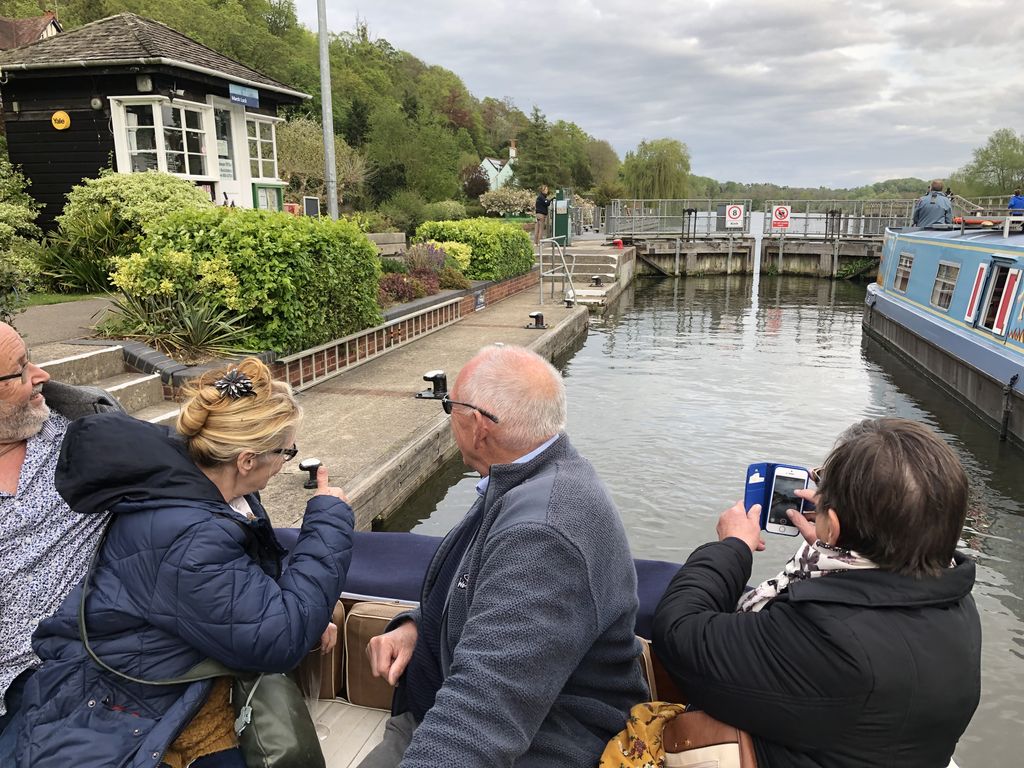 It’s been a busy busy week at Boating with Gemma. We’ve had a Helmsman Course, two confidence building courses, a boat familiarisation day and a boating experience day! May is getting booked up quickly, so get in while you can. #boating #henley #riverthames