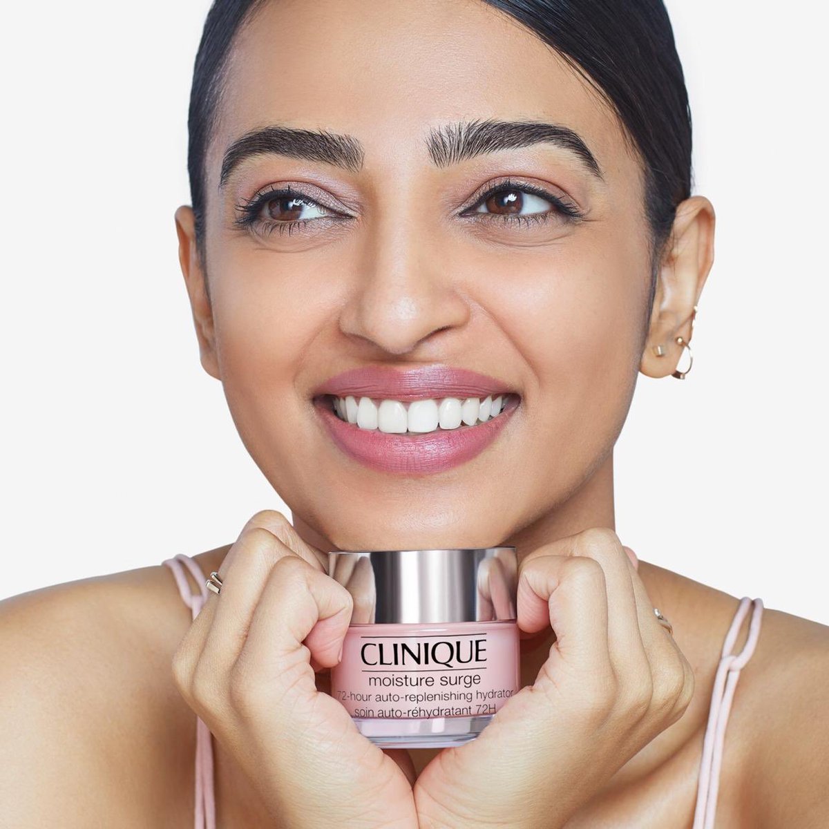 What I love about Clinique #MoistureSurge is its light-weight, oil free gel texture. Once applied, I don’t have to think about it for hours!'  Join the Moisture Marathon on 30th, 1st and 2nd of May and win exciting Clinique goodies!