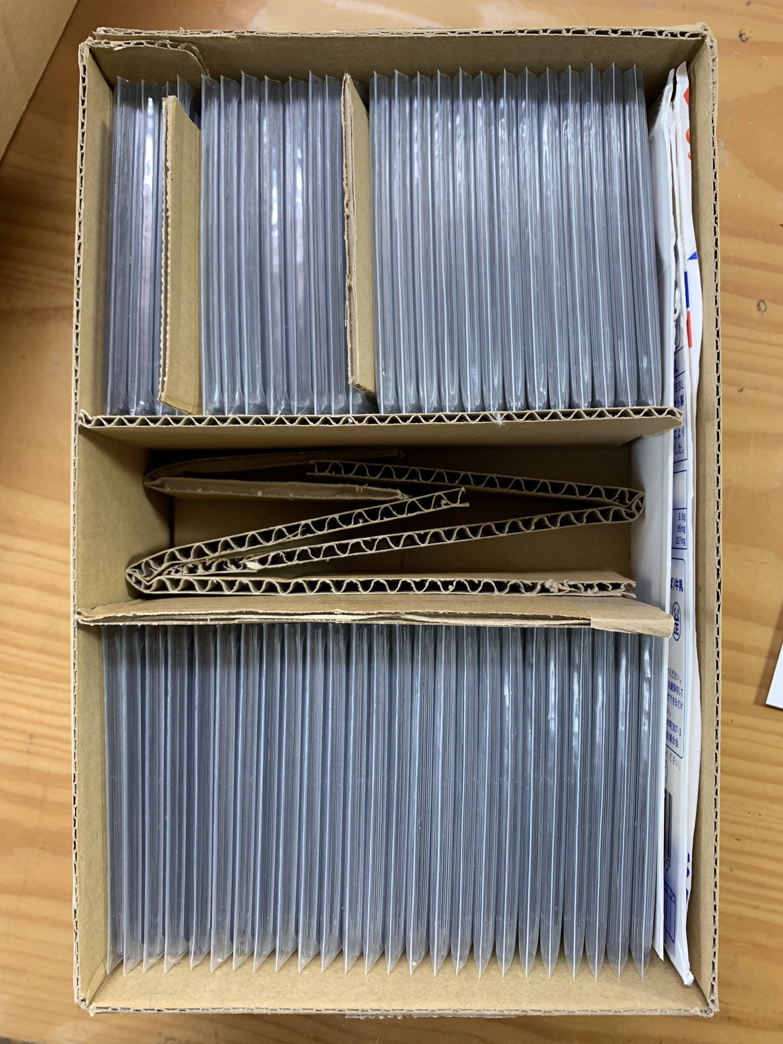 おにいさん 先日ダンボールで自作したドミニオン用収納ケース ランダマイザーカードとブランクカードもスリーブ入りで全部入った カードを種類毎に小分け袋に入れてあって かつ仕切りが緩めだから取り出しやすくて良い フタも作っ おにいさん 先日ダンボールで自作したドミニオン用収納ケース ランダマイザーカードとブランクカードもスリーブ入りで全部入った カードを種類毎に小分け袋に入れてあって かつ仕切りが緩めだから取り出しやすくて良い フタも作っ