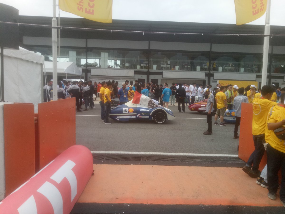 Family photo session for #ShellEcoMarathon Asia. 

#makethefuture 
#japatik21
#polmanbandung