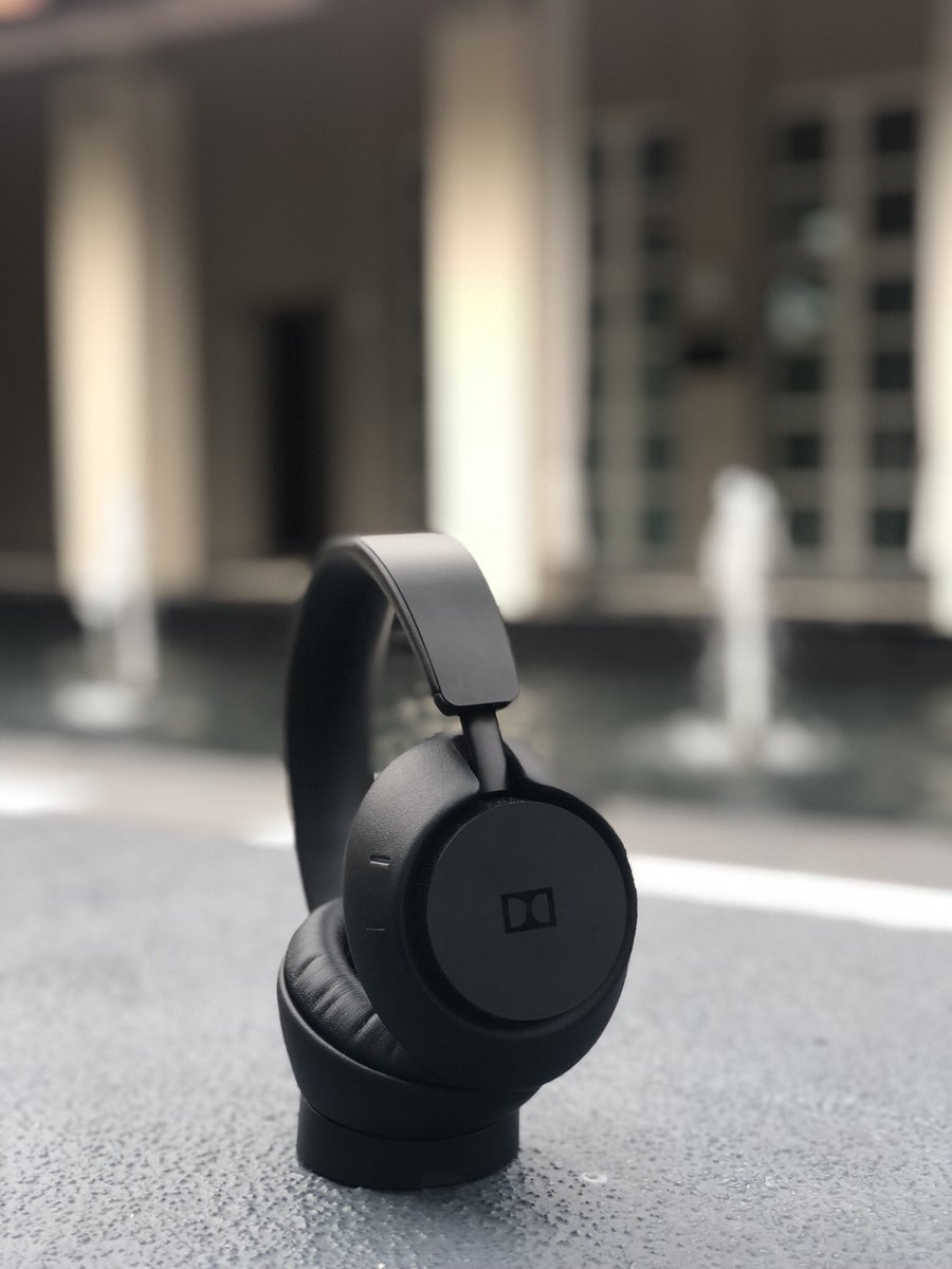 JayeshVeralkar's tweet photo. Finally got my hands on this beauty. #DolbyDimension ๐ง
16hrs๐. The lifemix feature with active noise cancellation is on point ๐ฅ. Love the virtualization and head tracking feature though to be wisely used. Super comfortable.
Spot the ๐ฆ in the background. @Dolby https://t.co/7xvENgiyaG