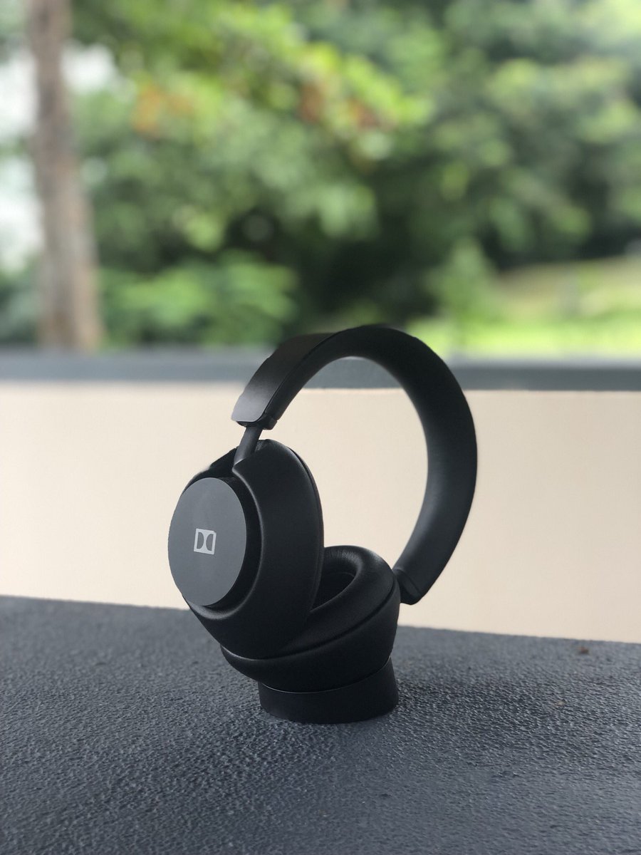 JayeshVeralkar's tweet photo. Finally got my hands on this beauty. #DolbyDimension ๐ง
16hrs๐. The lifemix feature with active noise cancellation is on point ๐ฅ. Love the virtualization and head tracking feature though to be wisely used. Super comfortable.
Spot the ๐ฆ in the background. @Dolby https://t.co/7xvENgiyaG