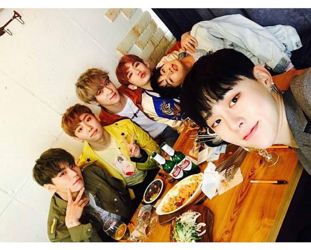 jbj233's tweet photo. 一年前は想像出来なかったことが
沢山ありすぎて
だからこれからも
きっと沢山沢山
笑顔にさせてくれるんだろうなって
君たち離れても離れられないグループだよねほんと https://t.co/1B4WK5pwRW