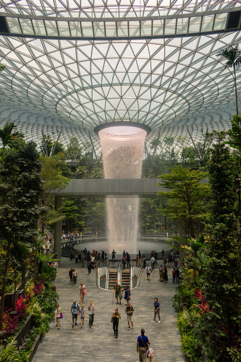 NicoAtienza's tweet photo. Editing photos from my last trip to Philippines-Australia-Singapore and cannot marvel enough at the new Jewel terminal at SIN. Beautiful. #singapore #hsbcrainvortex https://t.co/YelSAmzHZt