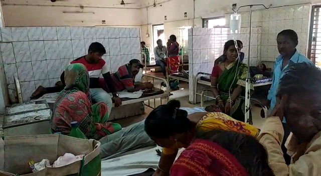 News18Odia's tweet photo. #BhadrakUpdate 
ଭଦ୍ରକରେ ମଦ ନେଲା ୪ ଜୀବନ, ୨୩ ଗୁରୁତର, ମୃତକ-ସାଧୁଚରଣ ନାୟକ, ସର୍ବେଶ୍ବର ଦାସ ଓ ରାମଚନ୍ଦ୍ର ପଡ଼ିହାରୀ, 
ମେଡିକାଲରେ ଦଉଲତପୁର ଅଞ୍ଚଳର ଶଙ୍କର୍ଷଣ ପରିଡ଼ାଙ୍କ ମୃତ୍ୟୁ, ୨ ଗୁରୁତର ଅସୁସ୍ଥ କଟକ ବଡ଼ ମେଡିକାଲକୁ ସ୍ଥାନାନ୍ତରିତ, 
ଅନ୍ୟ ୨୧ ଗୁରୁତର ଅସୁସ୍ଥ ଭଦ୍ରକ ମୁଖ୍ୟ ଡାକ୍ତରଖାନାରେ ଭର୍ତ୍ତି #Odisha https://t.co/TrtqI6jO4B