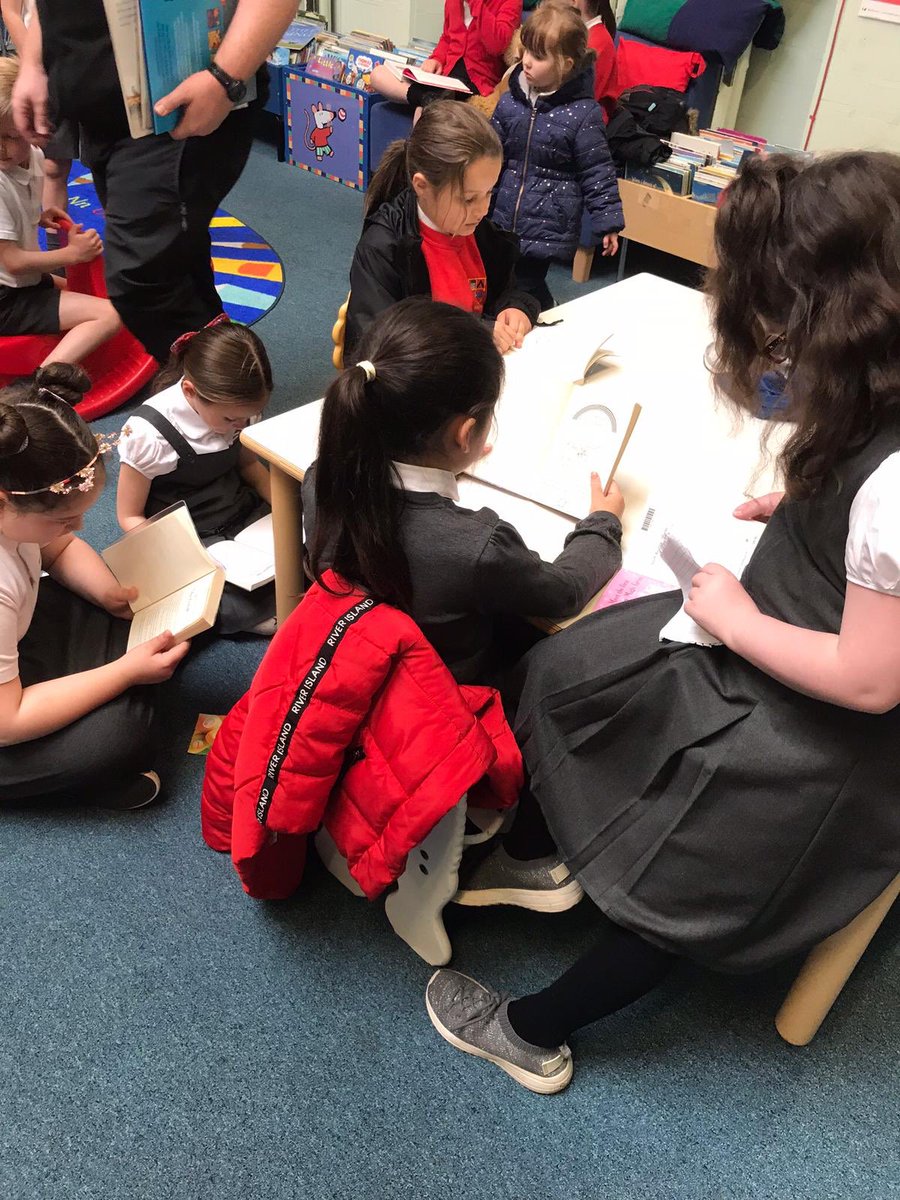 AyrGrammar's tweet photo. P4 had a great trip to the local library last Friday. @salibraries #personalchoice #lovetoread #regularvisits https://t.co/UGqeJpr355