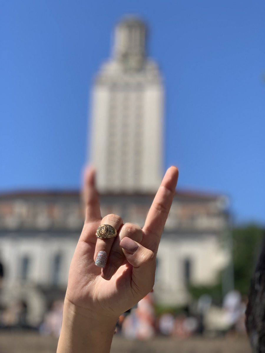 d3yan1razapata's tweet image. This ring symbolizes to me a reminder that this 5 year journey to a BS Neuroscience is almost over 🤘🏼#undocuGrad #May25th #FirstGen #TexasEx #yay