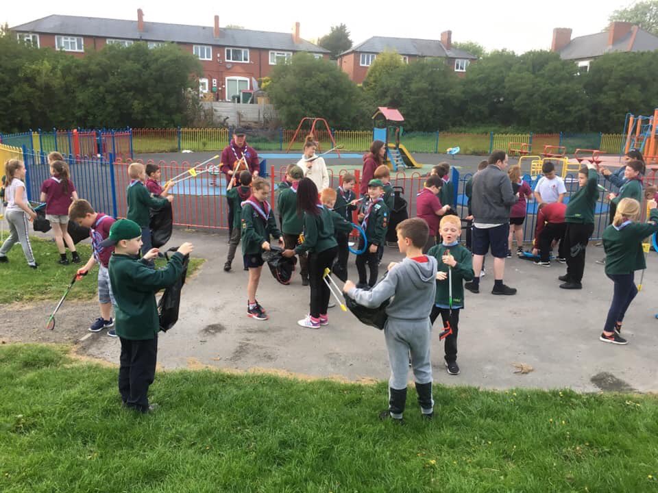 308thMcrScouts's tweet photo. The @308thMcrScouts organised a litter sweep of Plant Hill park last night as part of their community badge, they also enjoyed the facilities the park had to offer @FOPlanthillpark @northmcrscouts @shelleylanchbu1 @J_P_Farrell @MCCHBlackley https://t.co/06SacOXCmU
