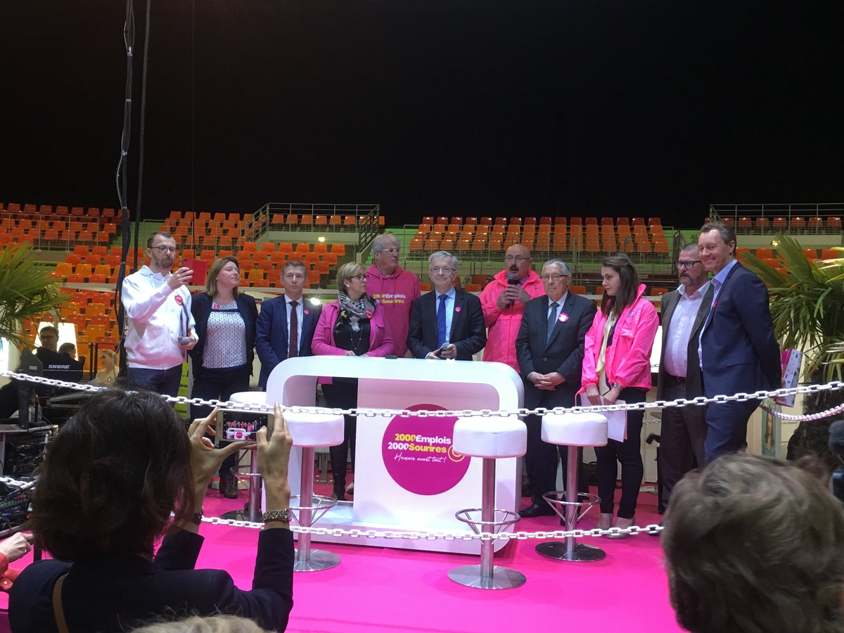 Pour #poleemploi, c'est important d'être un acteur du salon #2000Emplois2000Sourires aux cotés de tous les partenaires pour une synergie au service des demandeurs d'emploi et des recrutements ! <a href="/2000Emplois/">2000Emplois/Sourires</a>