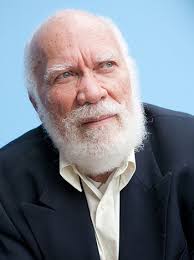 Selon Frankétienne, un des plus grands penseurs de notre temps, la politique haïtienne est une arène où c'est la loi de la jungle qui prime. Les politiciens s'entre-dévorent pour survivre. Il dit ne pas s'y retrouver. Il était l'Invité de @RadioSIGNALfm, ce lundi 29 avril.