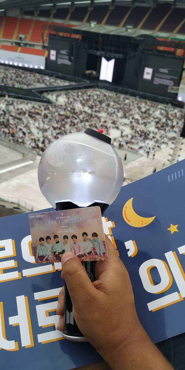Imran_with_luv's tweet image. April 07, 2019 was like a dream come true for me. I attended BTS Love Yourself World Tour in Bangkok. And my experience was beyond expression

Hope one day, You will be able to attend in any BTS Concert 💜

[Vote BTS both in Twitter &amp;amp; website]

#BBMAsTopSocial BTS @BTS_twt #BBMAs