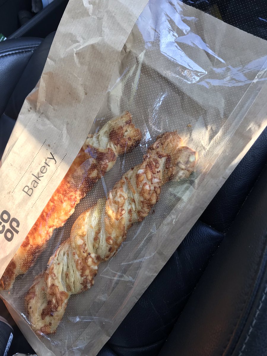ryan11drew's tweet photo. @Samhaynes92 every time I eat these I think about rinsing the slots in lime 😂😂 https://t.co/hVR5EHKyQ8