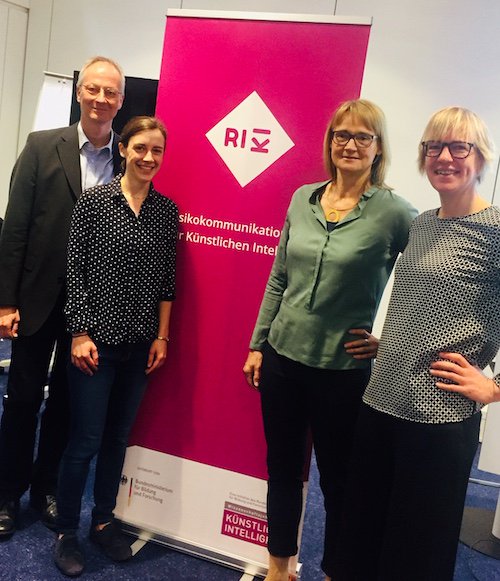 risk_comm_KI's tweet image. Heute beginnt unsere #riskcomm-Workshopreihe mit #KI-Forschenden  - gefördert vom @BMBF_Bund im @w_jahr 2019 #ChanceKI - 1. Workshop mit Schwerpunkt #AutonomesFahren am @KITKarlsruhe @FZI_official