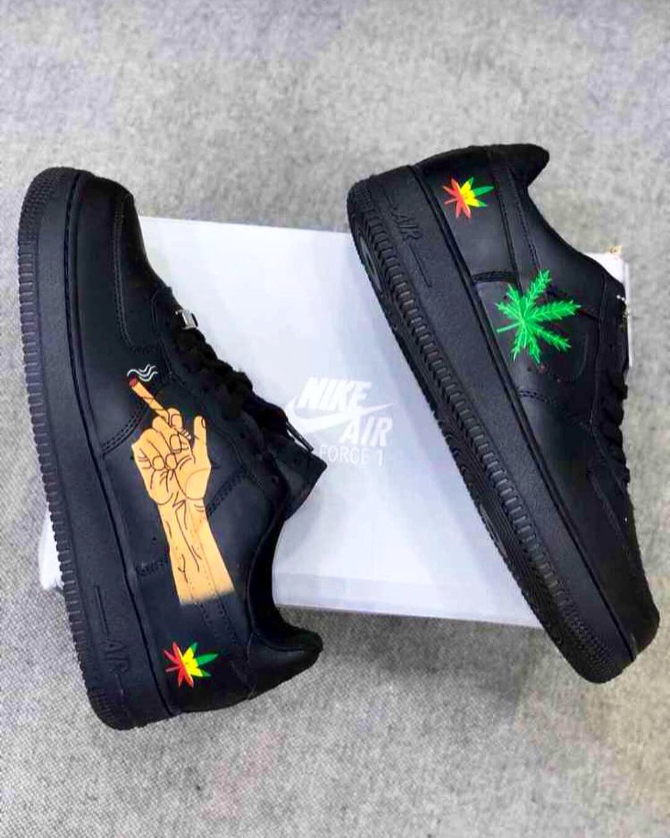 This shoes right here is mad, different from the regularItem: New Airforce 1 x customPrice : 25,000Size : 40-45 Delivery to your door step, same day.Pls send a dm to order and also help Rt #TuesdayThoughts  #AvengersEndame  #TuesdayMotivation